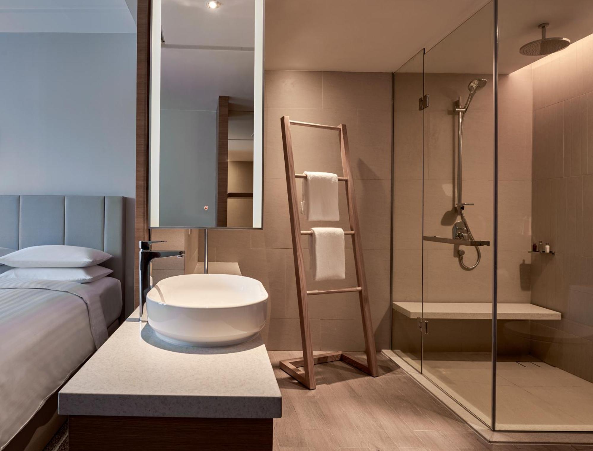 فندق كوتا كينابالو ماريوت المظهر الخارجي الصورة A bathroom in a hotel room